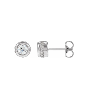 Oorstekers hidden halo in gladom zetting 2x 4.8mm (0.98ct totaal)